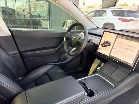 Used 2022 Tesla Model Y Performance AWD/4WD image 13