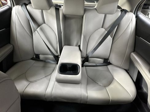 Used 2023 Toyota Camry SE image 5