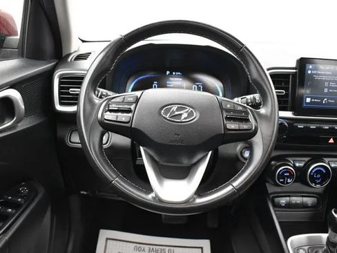 Used 2025 Hyundai Venue SEL FWD image 21