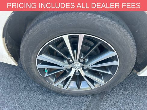 Used 2017 Toyota Corolla LE w/ LE Premium Package w/Moonroof FWD image 9