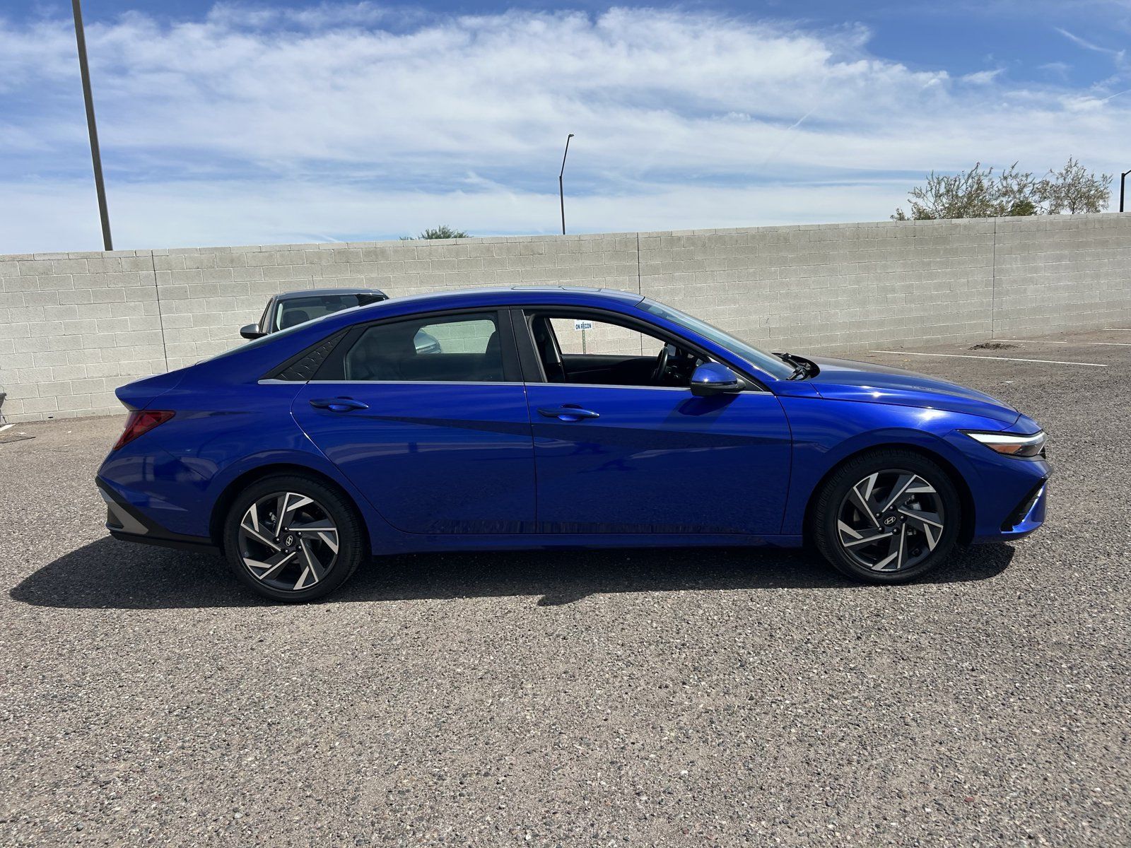 Used 2024 Hyundai Elantra Limited FWD image 6