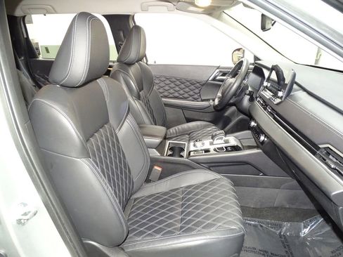 Used 2023 Mitsubishi Outlander SEL image 16