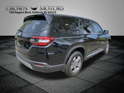 Used 2025 Honda Pilot EX-L image 11