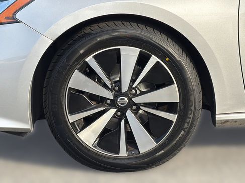 Used 2019 Nissan Altima 2.5 SV image 12