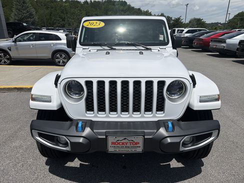 Used 2023 Jeep Wrangler Unlimited Sahara AWD/4WD image 4