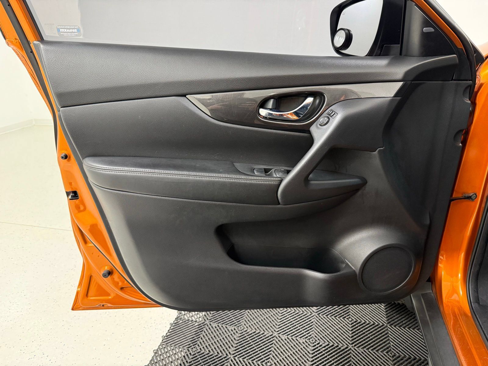 Used 2017 Nissan Rogue SV FWD image 12