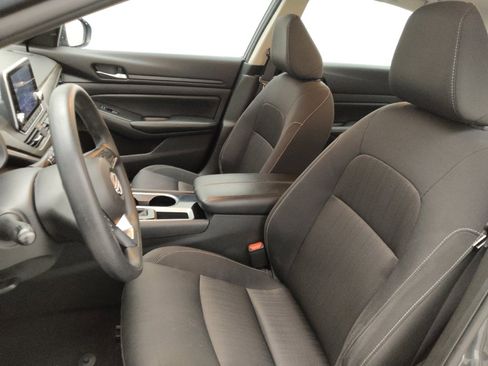 Used 2024 Nissan Altima 2.5 SV image 17