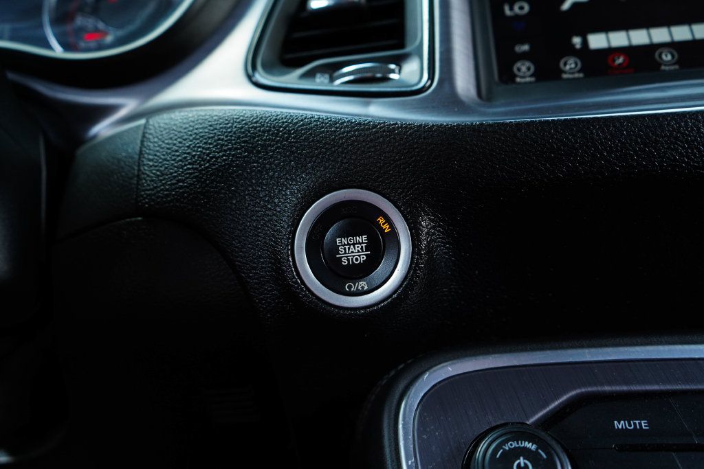 Used 2018 Dodge Challenger R/T RWD image 28