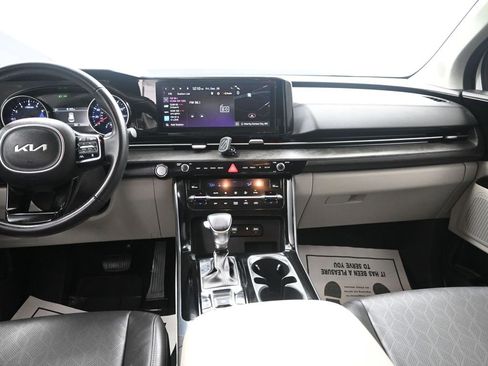 Used 2024 Kia Carnival EX image 32