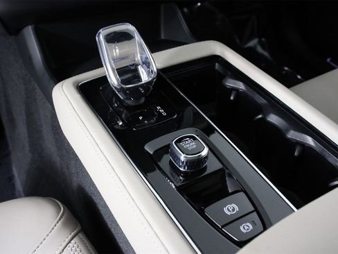 Certified 2025 Volvo XC90 B6 Plus w/ Protection Package Premier image 15