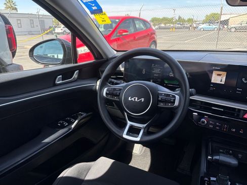 Used 2025 Kia K5 LXS FWD image 33