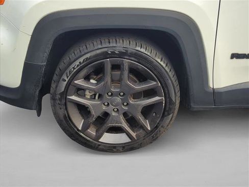 Used 2021 Jeep Renegade Latitude image 24