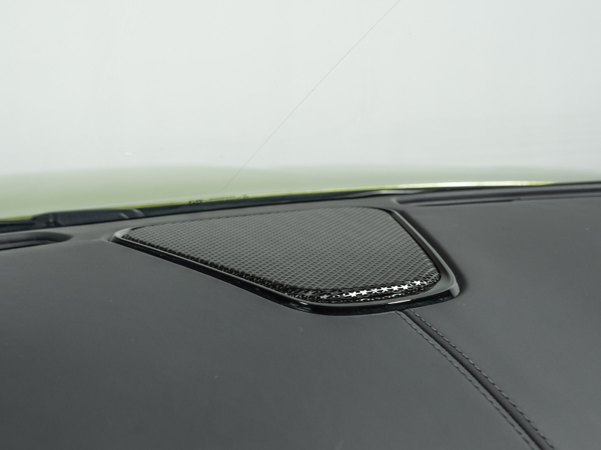 Used 2024 Aston Martin DB12 Coupe RWD image 47