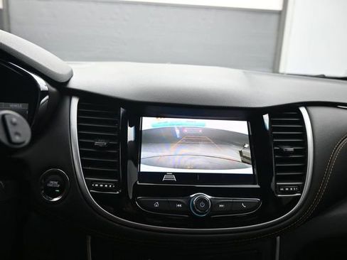 Used 2022 Chevrolet Trax LT w/ Sport Edition FWD image 18