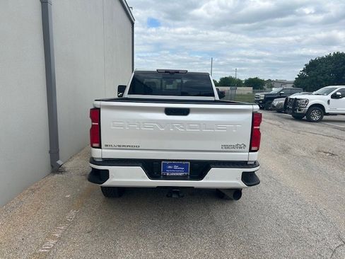 Used 2024 Chevrolet Silverado 2500 High Country w/ Technology Package AWD/4WD image 3