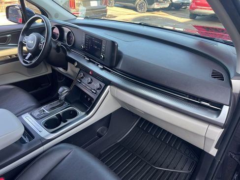 Certified 2024 Kia Carnival LX image 19