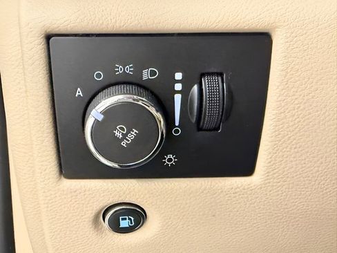 Used 2017 Jeep Grand Cherokee Limited w/ Luxury Group II image 19