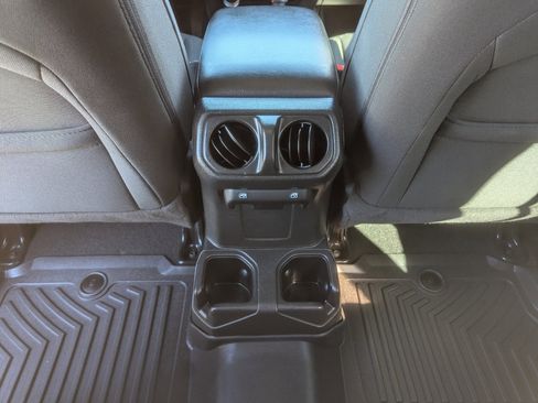 Used 2022 Jeep Wrangler Unlimited Sport image 40