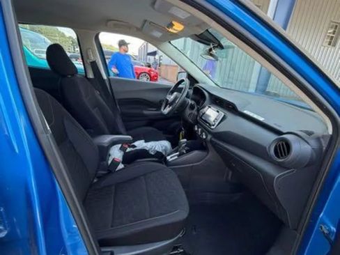 Used 2021 Nissan Kicks S FWD image 7