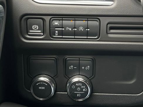 Used 2024 GMC Yukon SLT RWD image 25