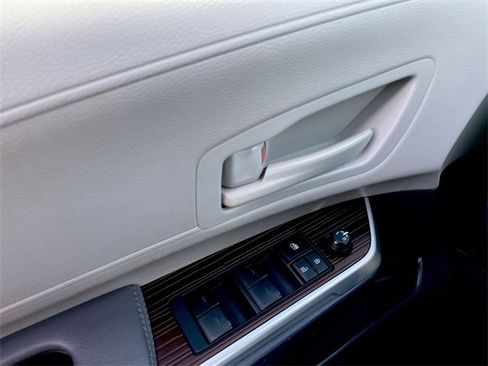 Used 2024 Toyota Sienna LE image 13