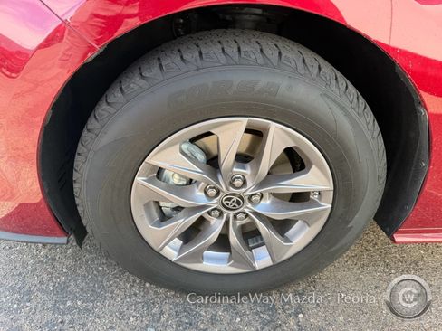 Used 2021 Toyota Sienna XLE w/ XLE Plus Package FWD image 7