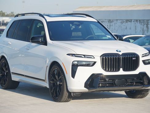 Used 2026 BMW X7 M60i w/ Climate Comfort Package AWD/4WD image 3