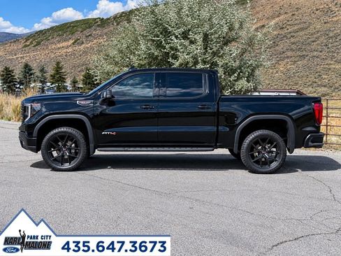 Used 2022 GMC Sierra 1500 AT4 w/ Technology Package AWD/4WD image 2