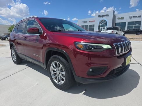 Used 2019 Jeep Cherokee Latitude Plus w/ Comfort/Convenience Group AWD/4WD image 3