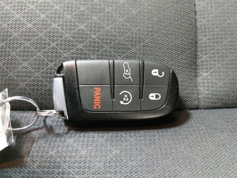 Used 2019 Jeep Grand Cherokee Laredo image 39