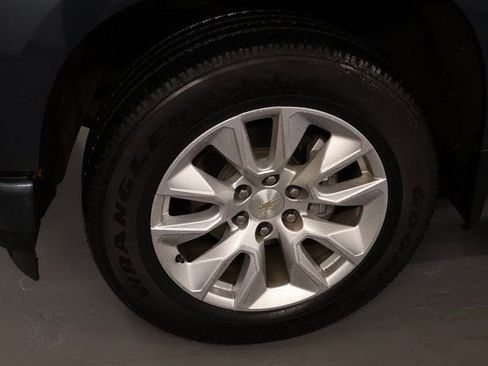 Used 2020 Chevrolet Silverado 1500 Custom w/ Custom Value Package image 9