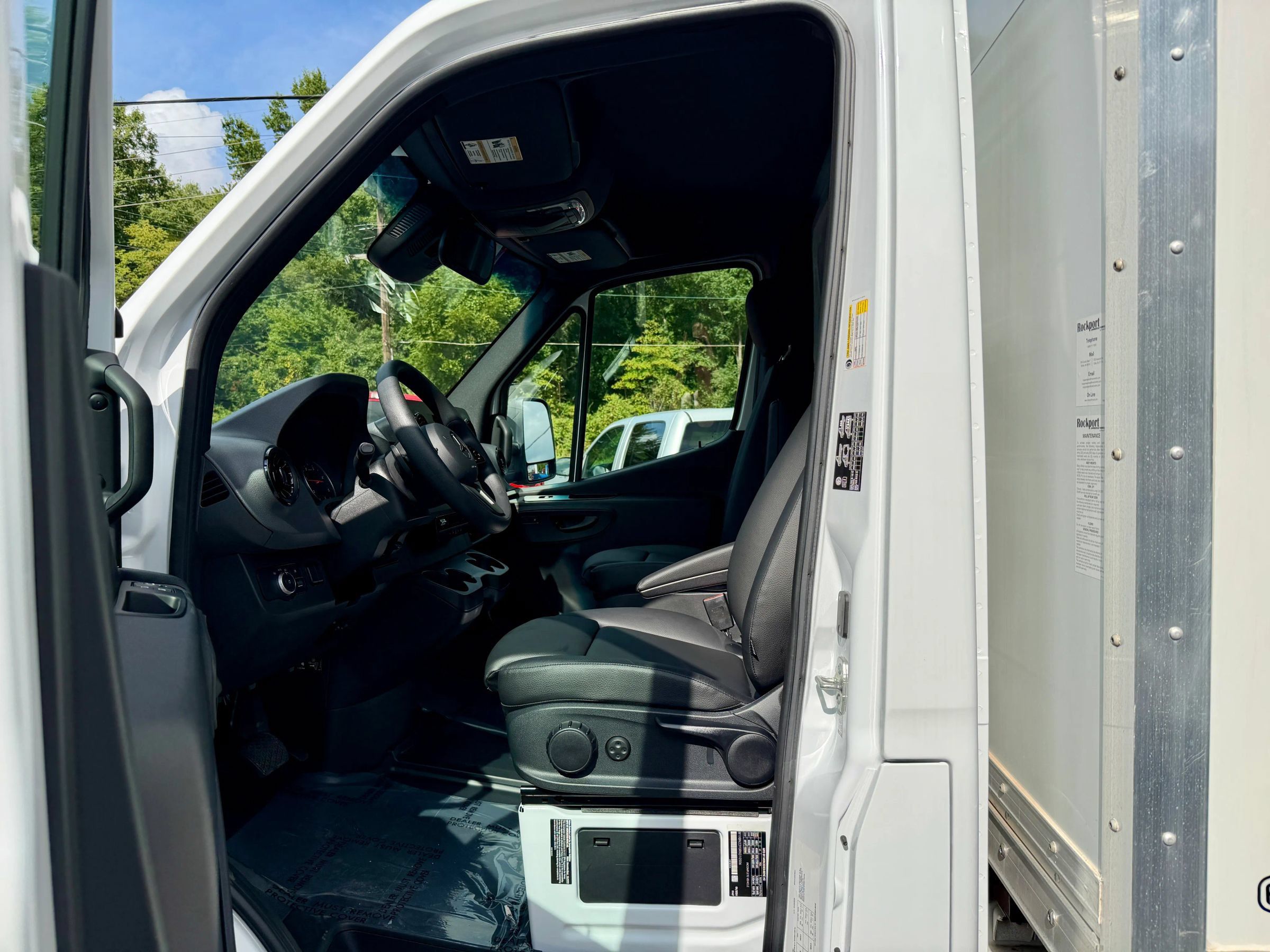 Used 2024 Mercedes-Benz Sprinter 3500 w/ Acoustic Package image 10