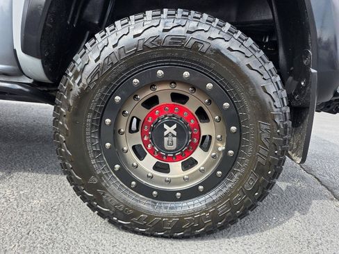 Used 2019 Toyota Tacoma TRD Off-Road AWD/4WD image 14