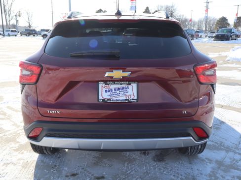 Used 2025 Chevrolet Trax LT w/ LT Convenience Package image 7