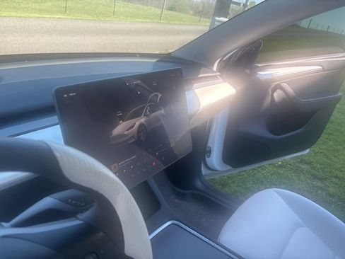 Used 2023 Tesla Model Y Long Range image 10