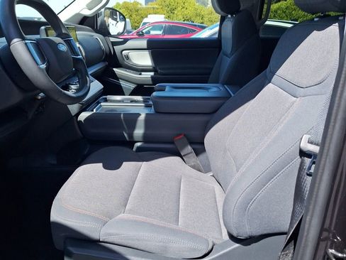 Used 2025 Ford Expedition Active AWD/4WD image 15