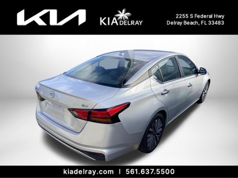 Used 2023 Nissan Altima 2.5 SV image 3