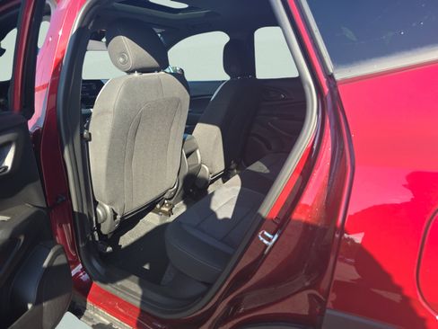 Used 2024 Chevrolet Trax RS w/ Sunroof Package image 13