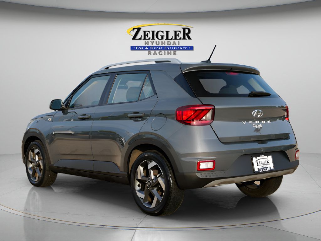 Certified 2026 Hyundai Venue SEL FWD image 5