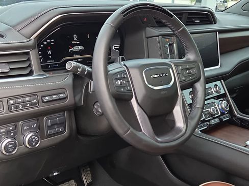 Used 2024 GMC Yukon XL Denali Ultimate AWD/4WD image 10
