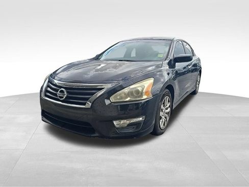 Used 2014 Nissan Altima 2.5 S w/ Display Audio Package FWD image 3