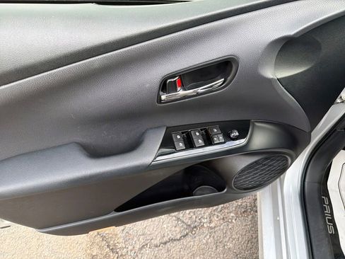 Used 2017 Toyota Prius One image 11