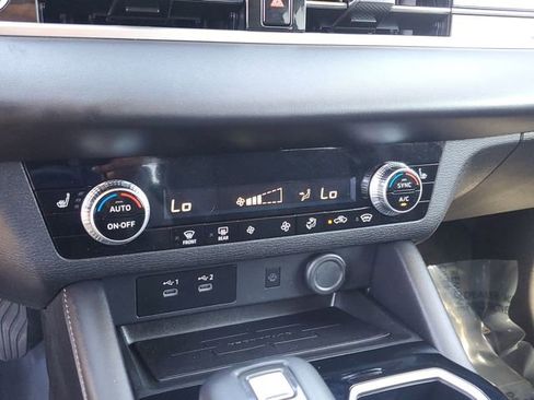 Used 2025 Mitsubishi Outlander SE image 27