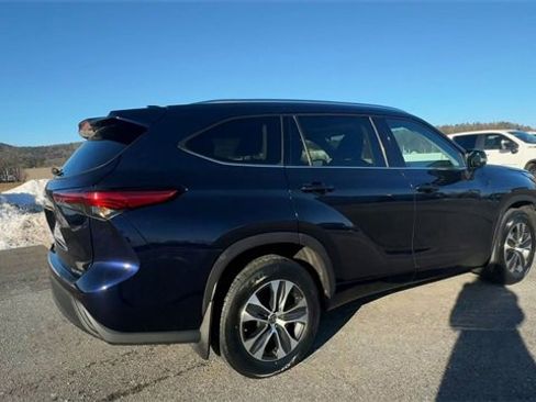 Used 2021 Toyota Highlander XLE image 8