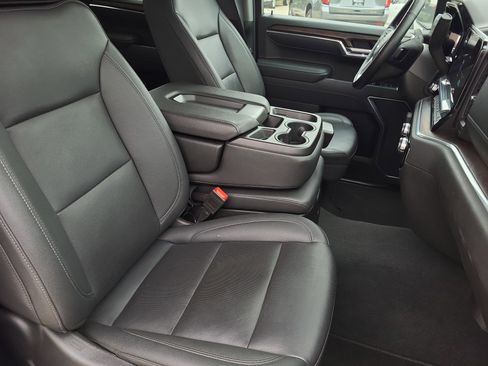 Used 2025 GMC Sierra 1500 SLT image 11