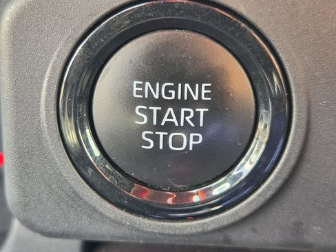 Used 2025 Toyota Tacoma SR5 AWD/4WD image 21