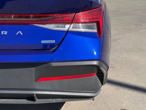 Used 2025 Hyundai Elantra Blue image 13
