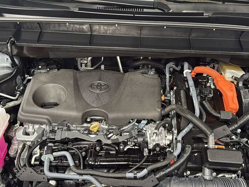 Certified 2024 Toyota Highlander XLE image 26