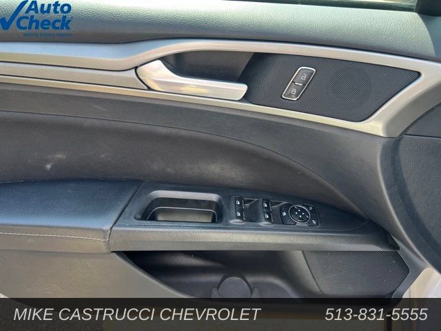 Used 2019 Ford Fusion SE FWD image 8