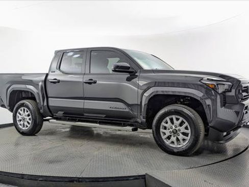 Used 2025 Toyota Tacoma SR5 RWD image 11